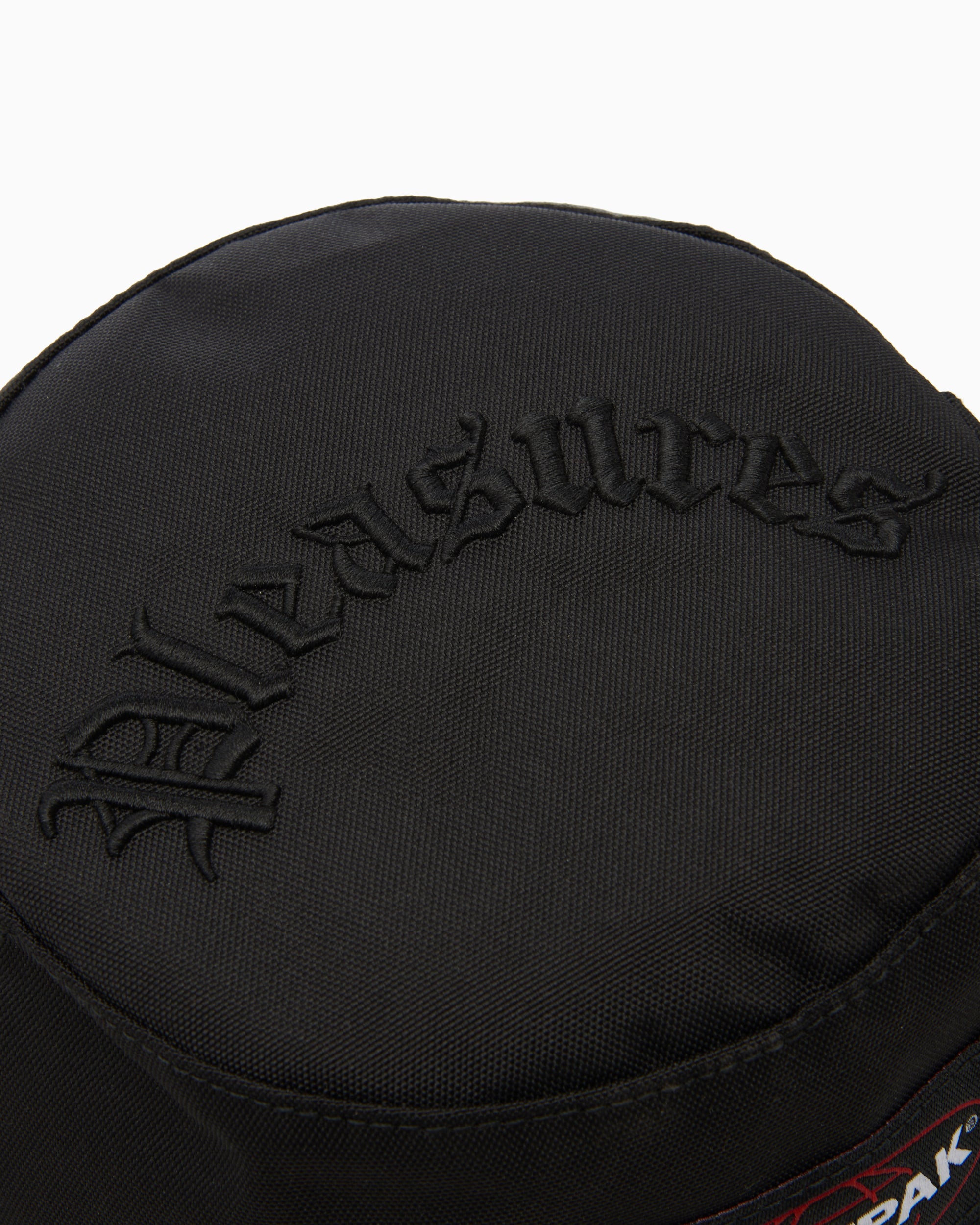Beanies & Hats Eastpak x Pleasures Crossbody Embroidery Unisex Bucket Hat Unisex Beanie - EK0A5BH23J71