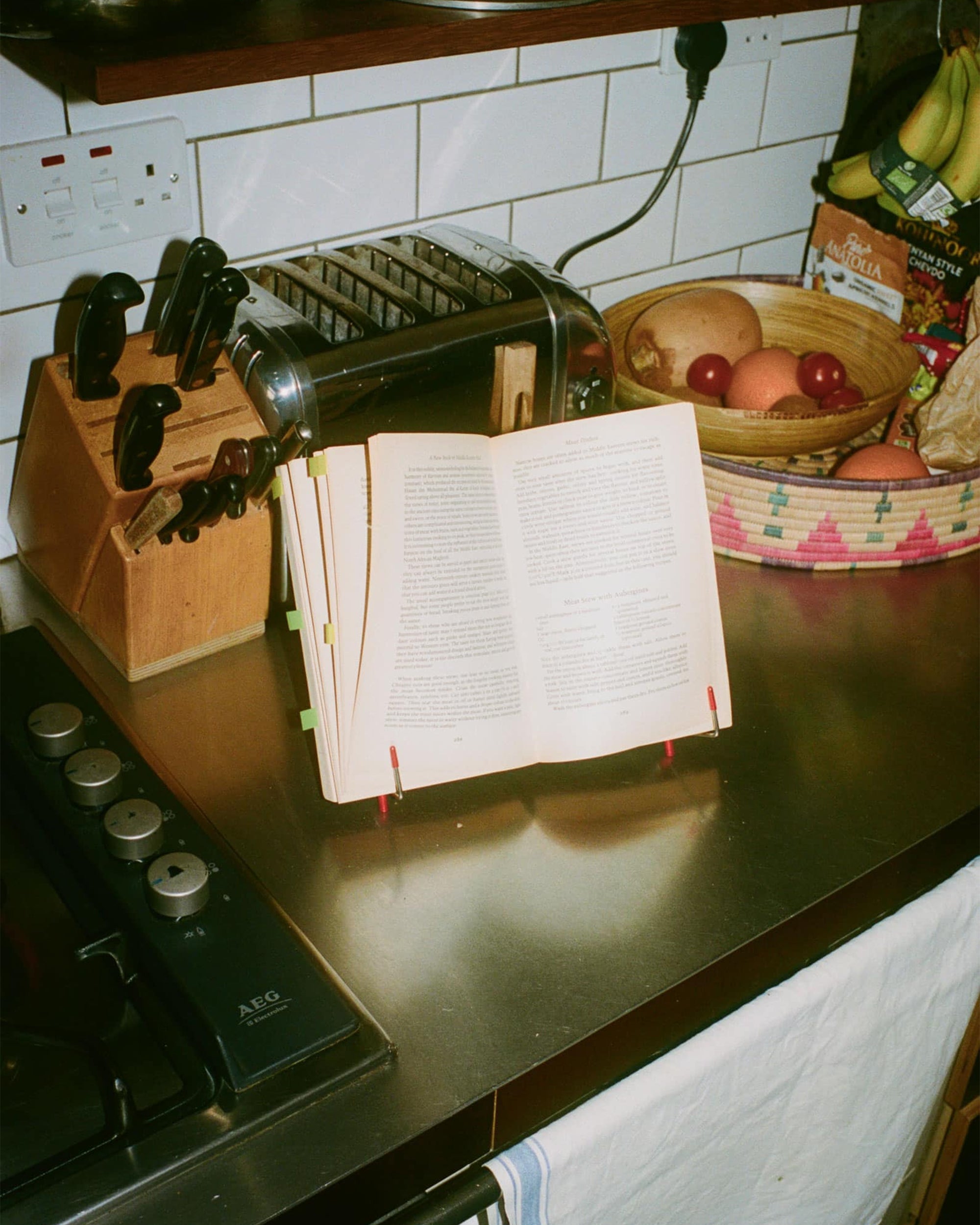 Books Magazines apartamento Cookbook #8: Tuber, or Not Tuber? - 9788409539918