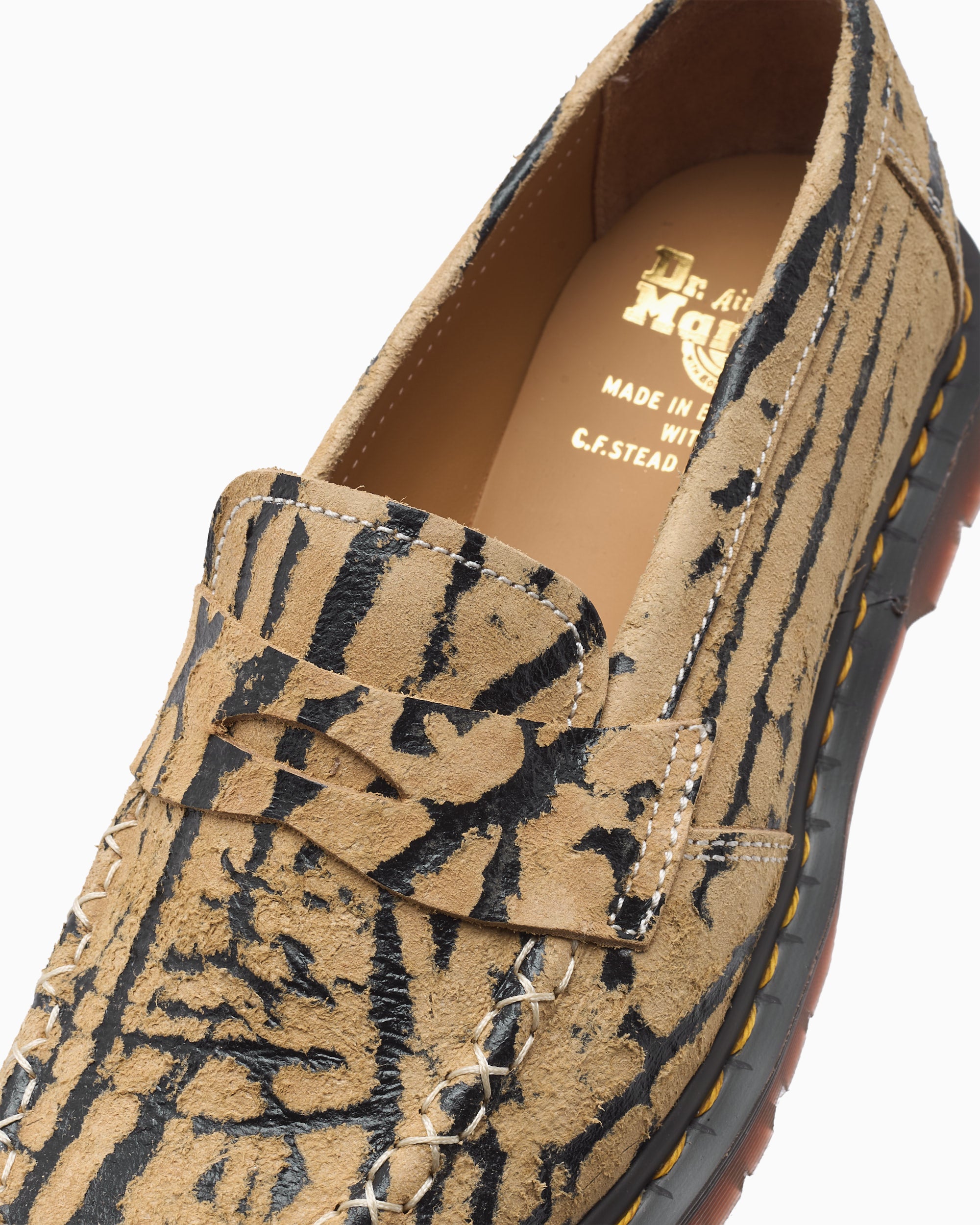 Shoes Dr. Martens Delapre Penny "Wild Emboss" Unisex Shoes - 42707200