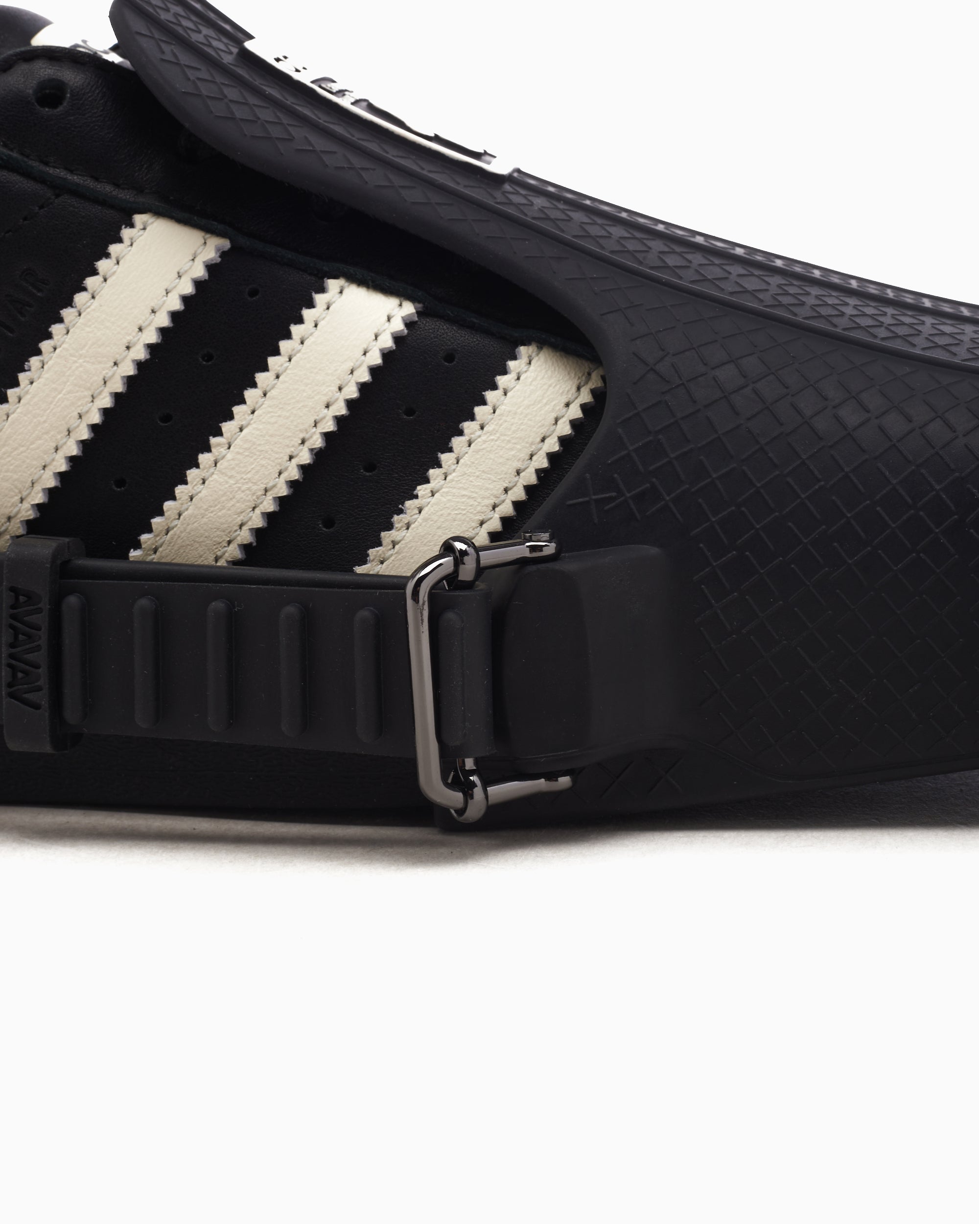 Sneakers adidas Originals x AVAVAV Women's Superfinger Superstar - JP7141
