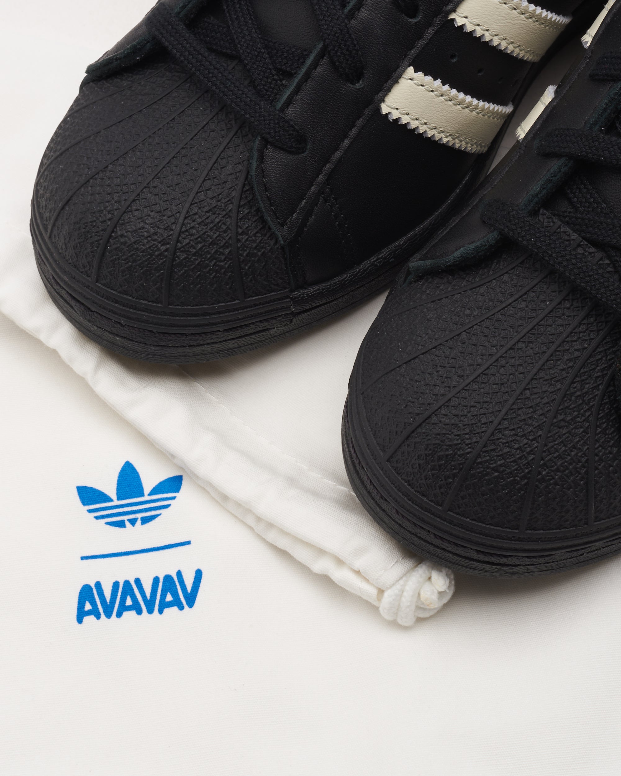 Sneakers adidas Originals x AVAVAV Women's Superfinger Superstar - JP7141