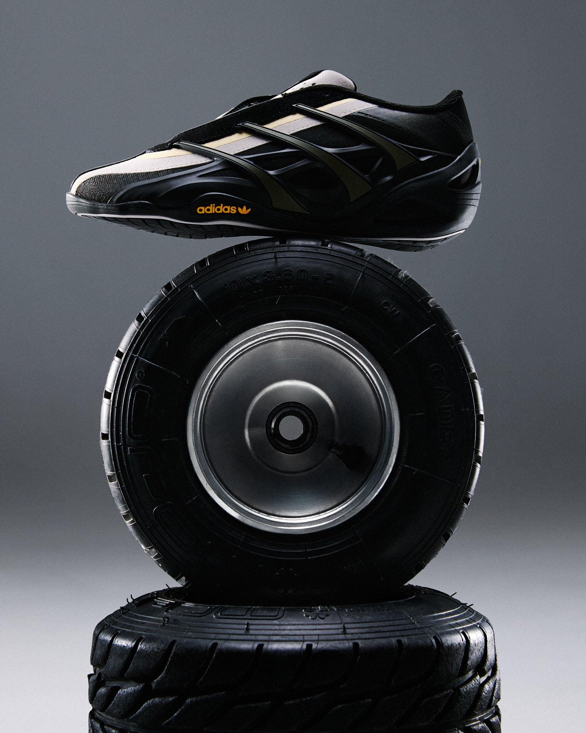 Sneakers adidas Originals x Bad Bunny x Mercedes AMG Petronas Adiracer GT - HQ2570