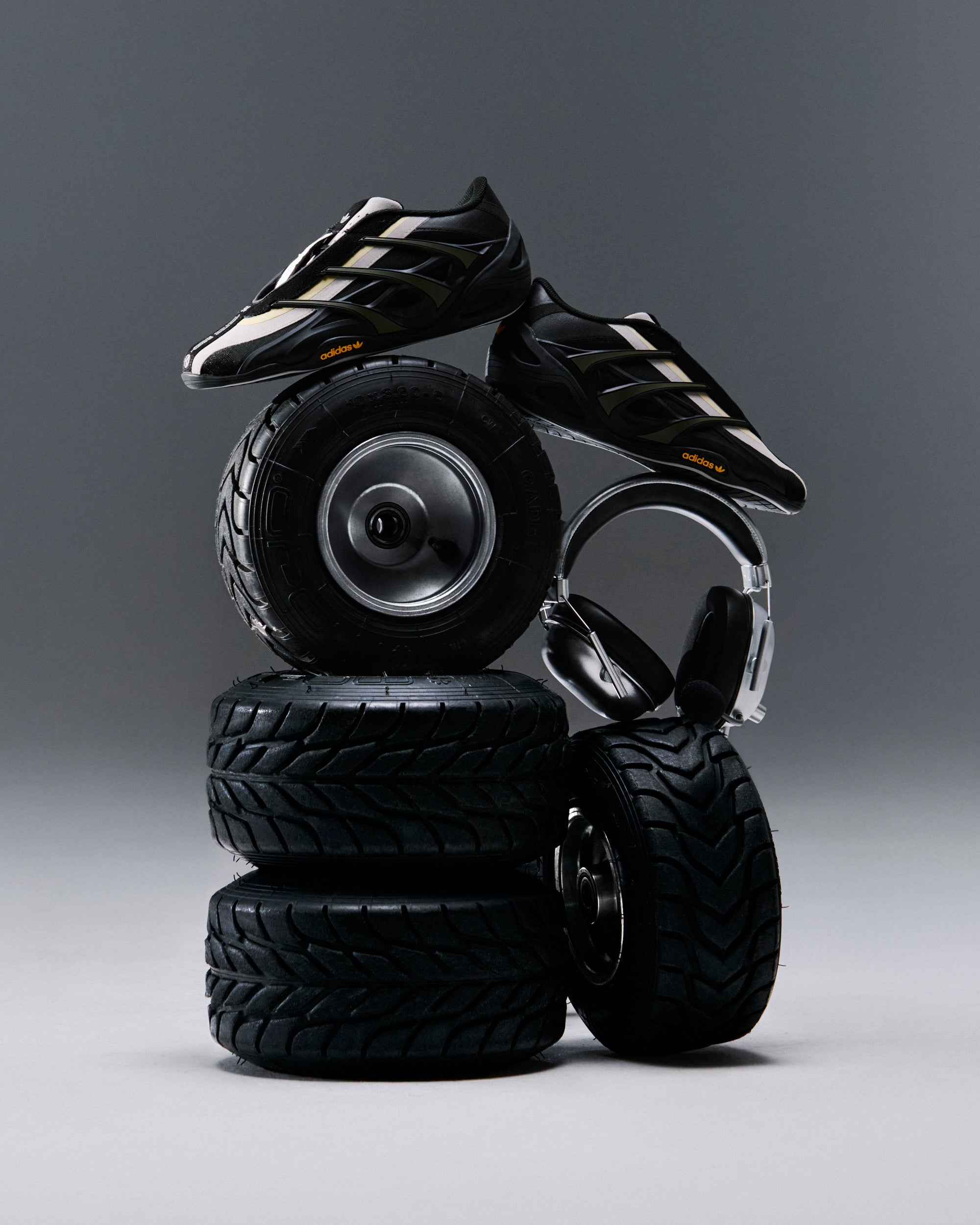 Sneakers adidas Originals x Bad Bunny x Mercedes AMG Petronas Adiracer GT - HQ2570