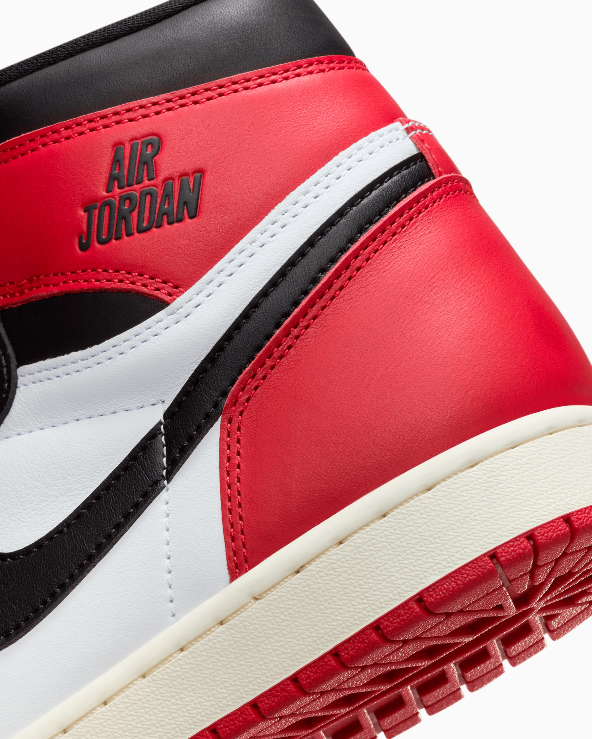Sneakers Air Jordan 1 Retro High OG "Black Toe" - DZ5485-106