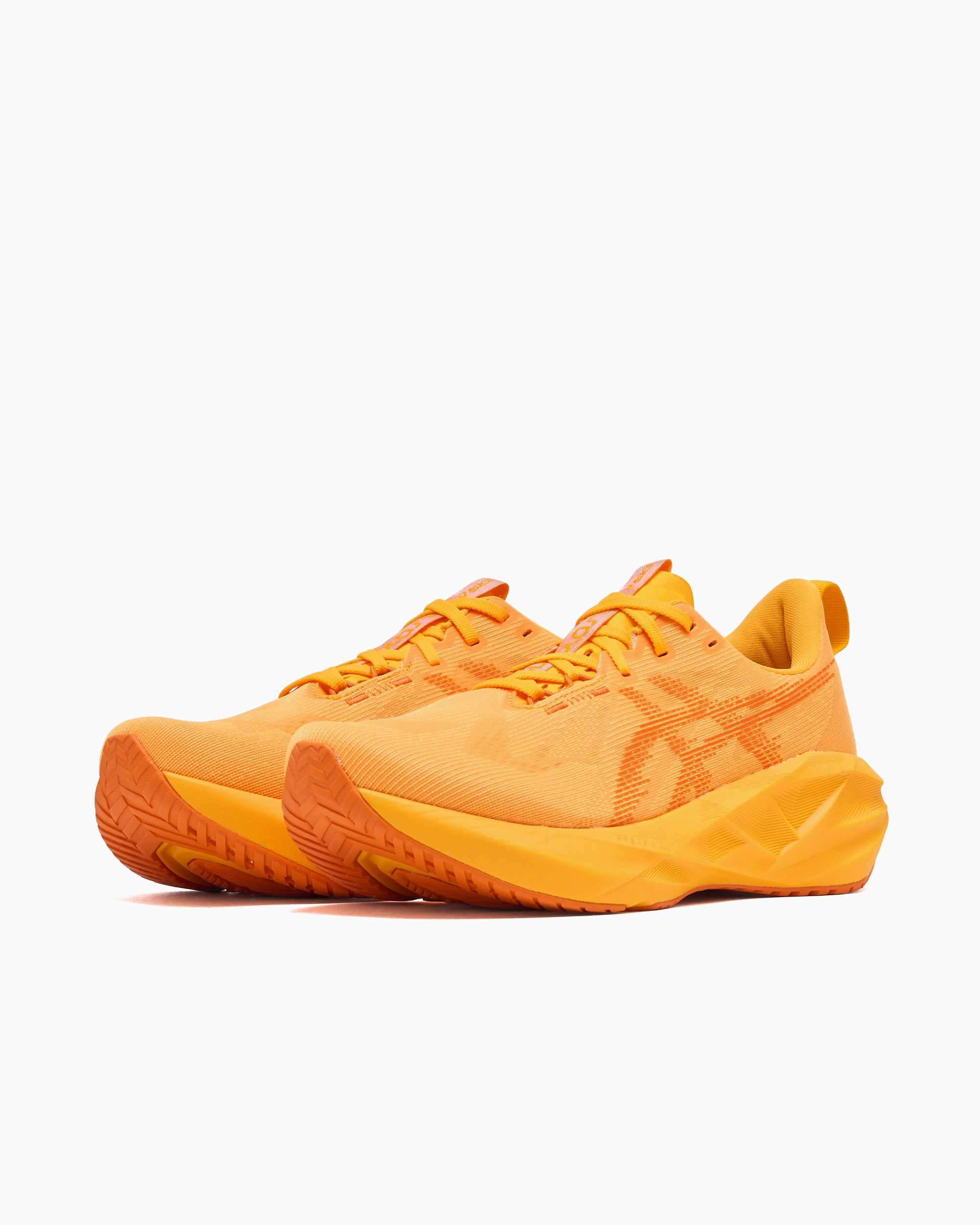 Sneakers ASICS Novablast 5 - 1011B974-800