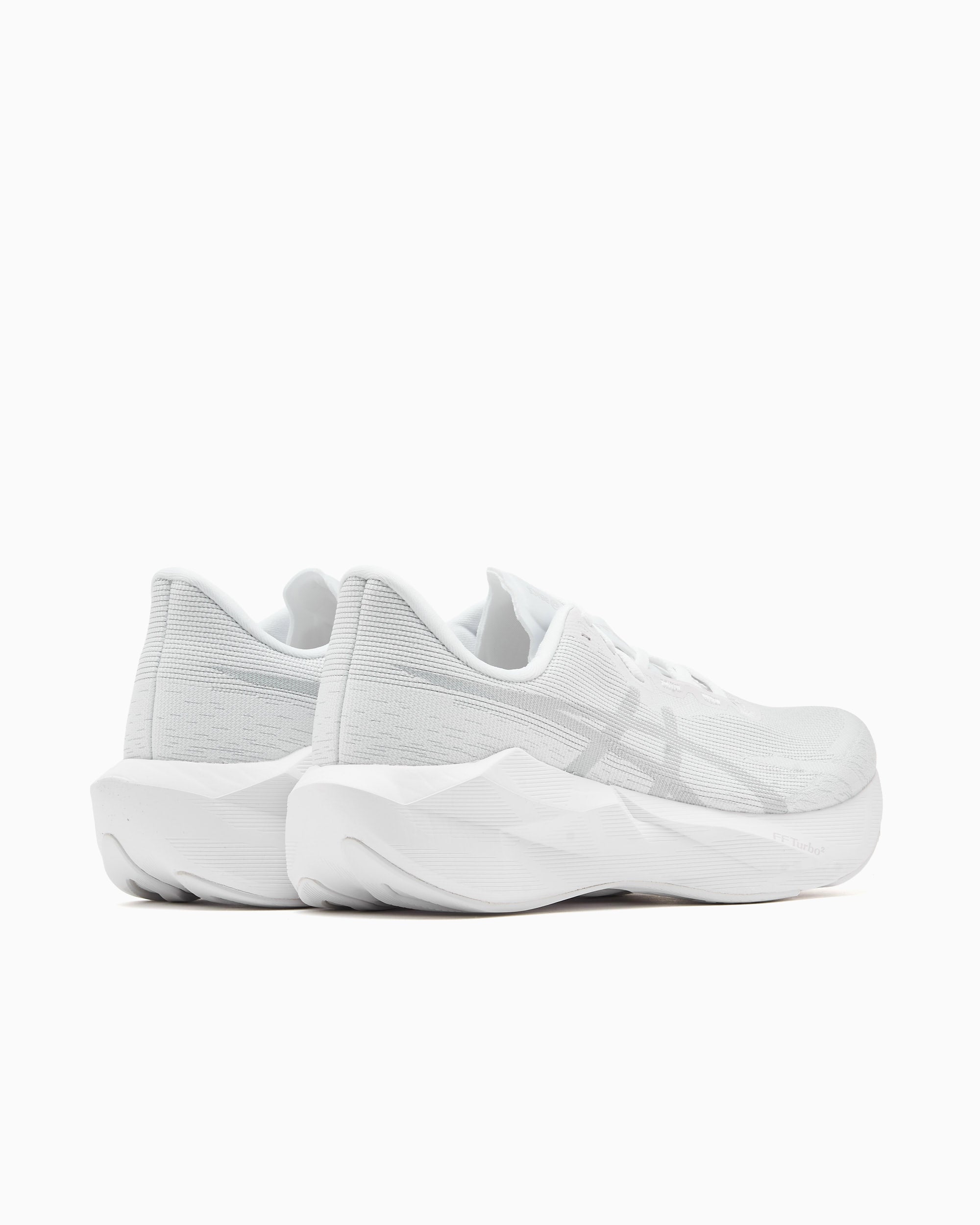 Sneakers ASICS Novablast 6 - 1011C243-100