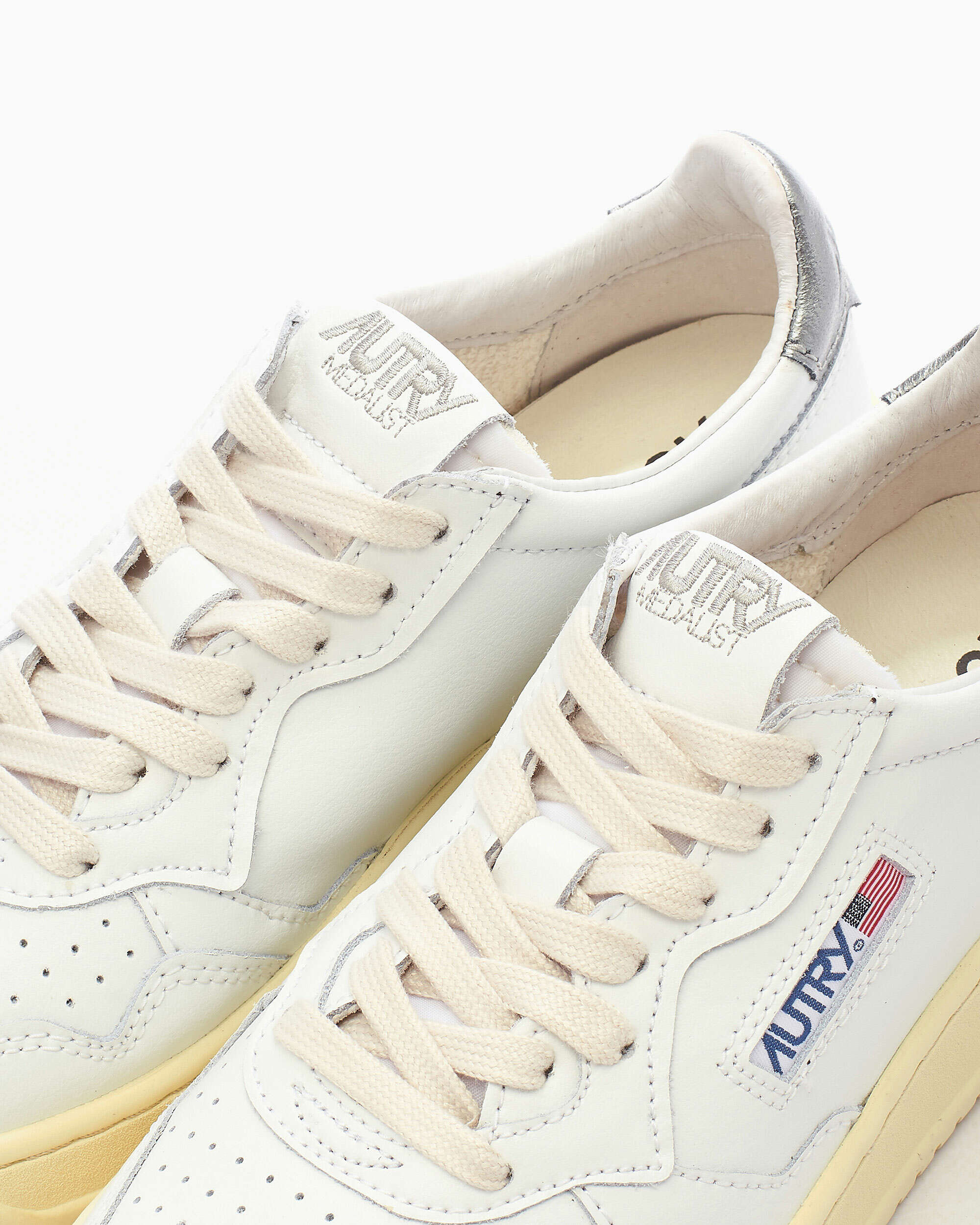 Sneakers Autry Women's Medalist Low Leather - AULWLL05