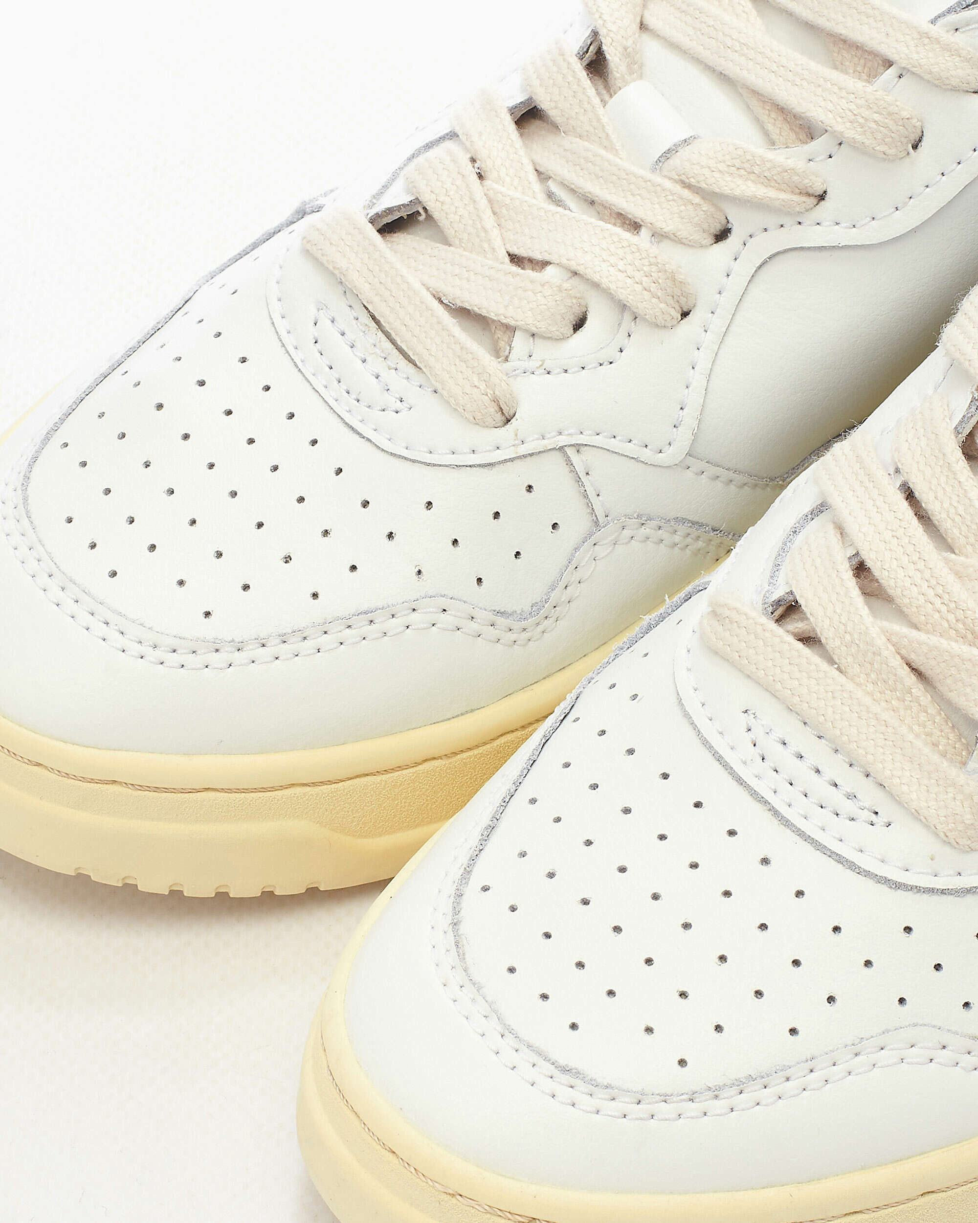 Sneakers Autry Women's Medalist Low Leather - AULWLL15