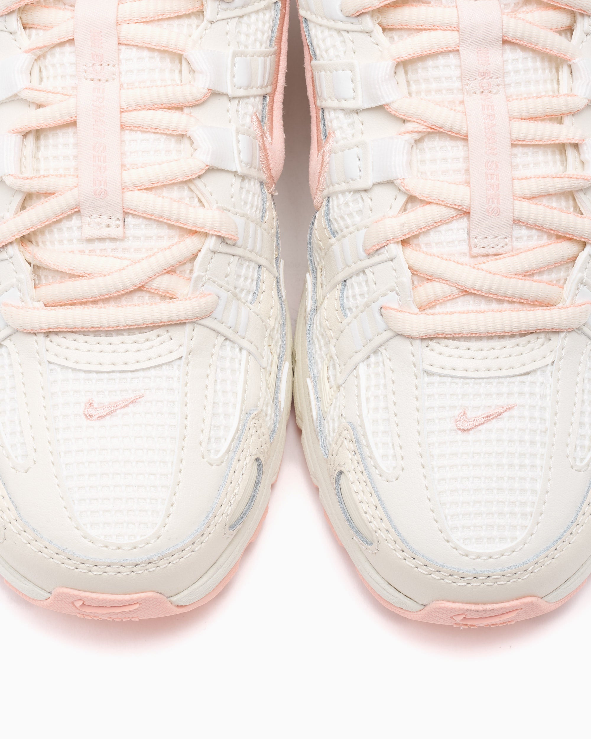 Sneakers Nike Women's P-6000 - IR1215-101