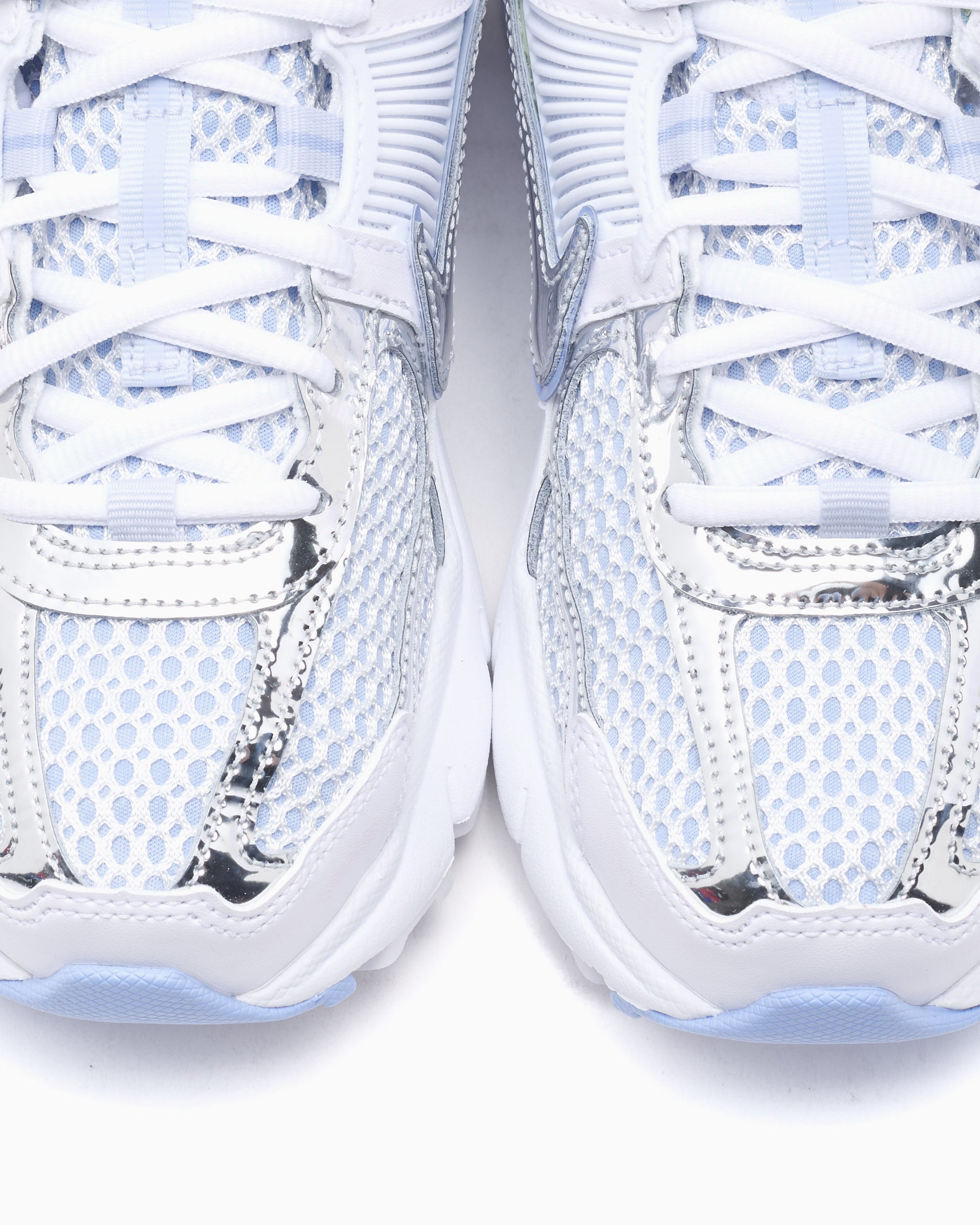 Sneakers Nike Women's Zoom Vomero 5 "Chrome" - IV4311-100