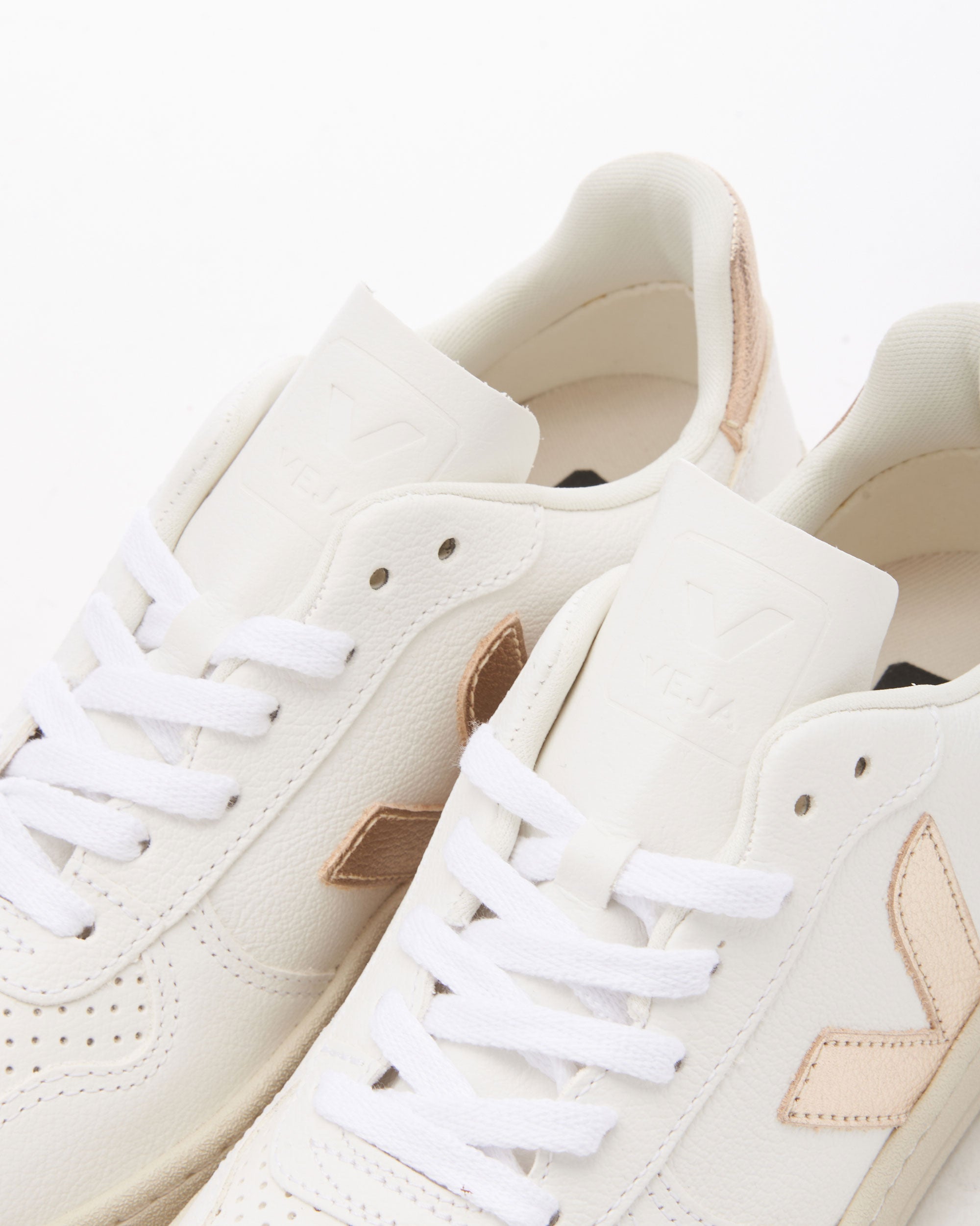 Sneakers Veja Women's V-10 Chromefree Leather - VX0502935A