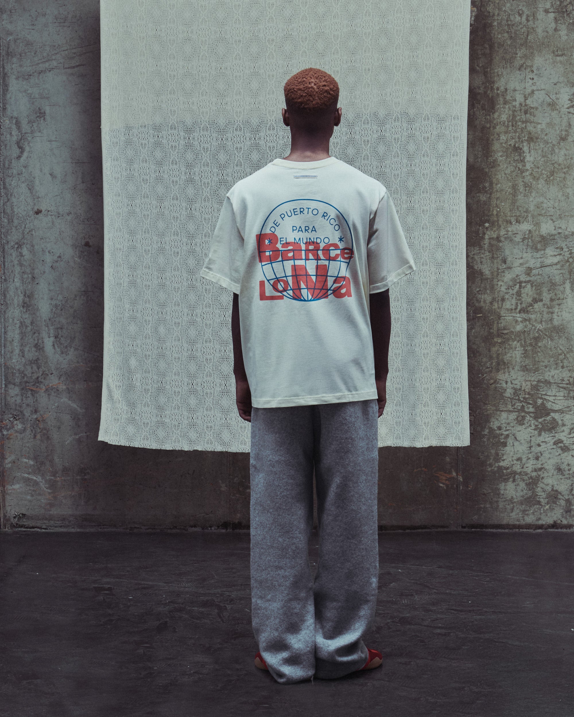 T-Shirts adidas Originals x Bad Bunny DtMF Tour Merch "Barcelona" Heavyweight Graphic Oversize Unisex T-Shirt - KW8065