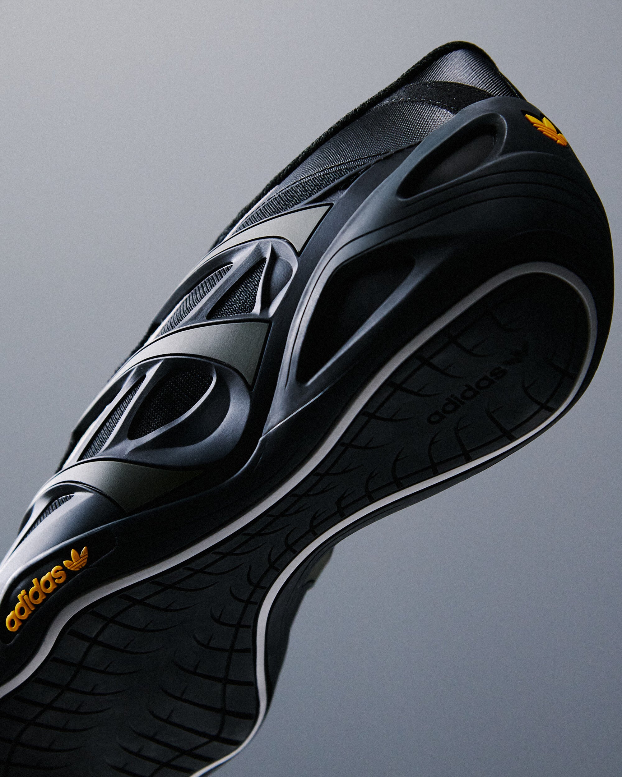 Sneakers adidas Originals x Bad Bunny x Mercedes AMG Petronas Adiracer GT - HQ2570