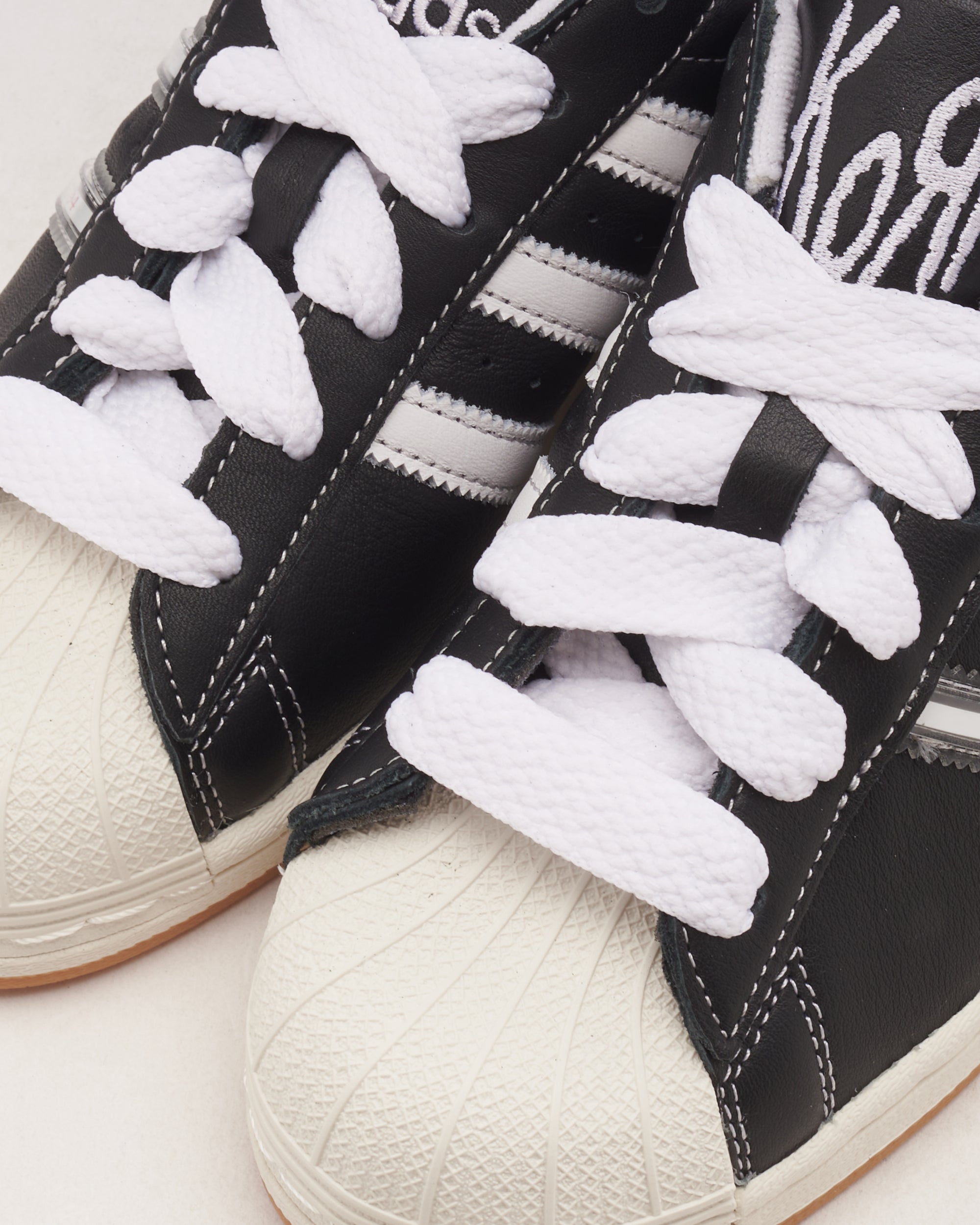 Sneakers adidas Originals x Korn Superstar - IH1313