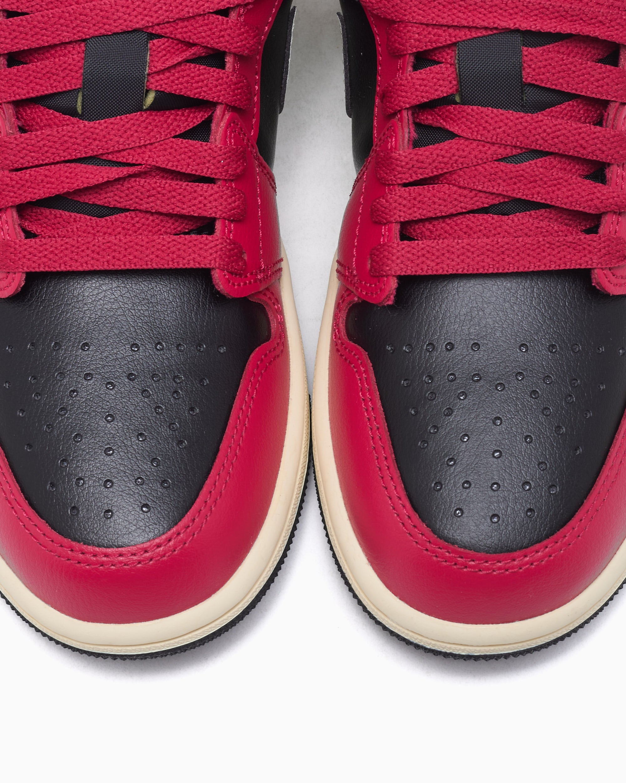 Sneakers Air Jordan Women's 1 Low - DC0774-605