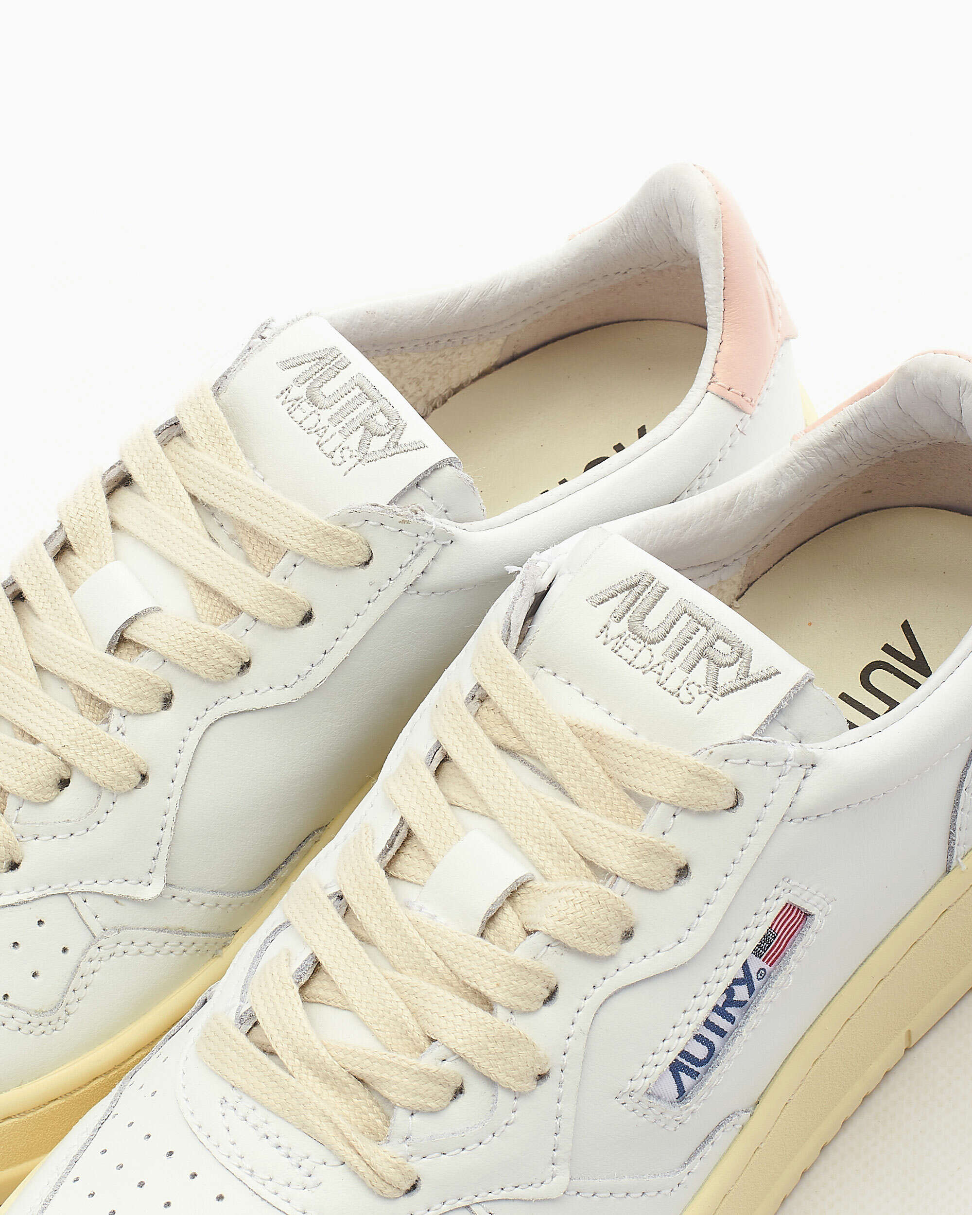 Sneakers Autry Women's Medalist Low Leather - AULWLL16