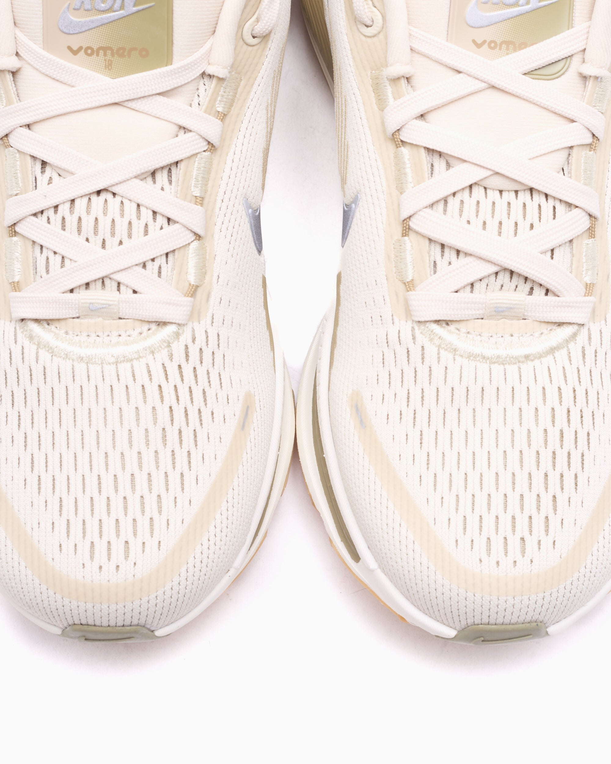 Sneakers Nike Vomero 18 ESS - IM8333-200
