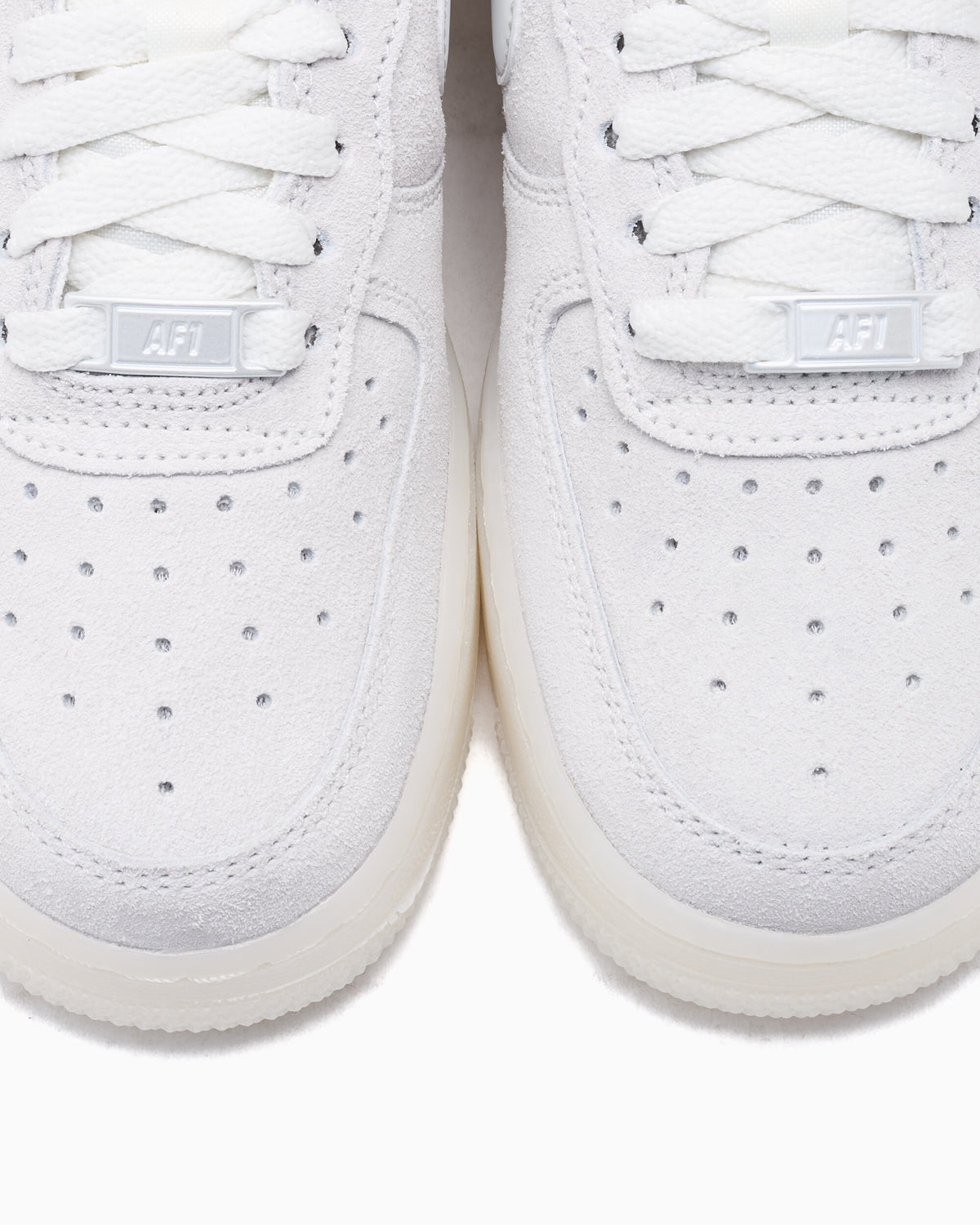 Sneakers Nike Women's Air Force 1 '07 SE "Suede" - IQ0136-100