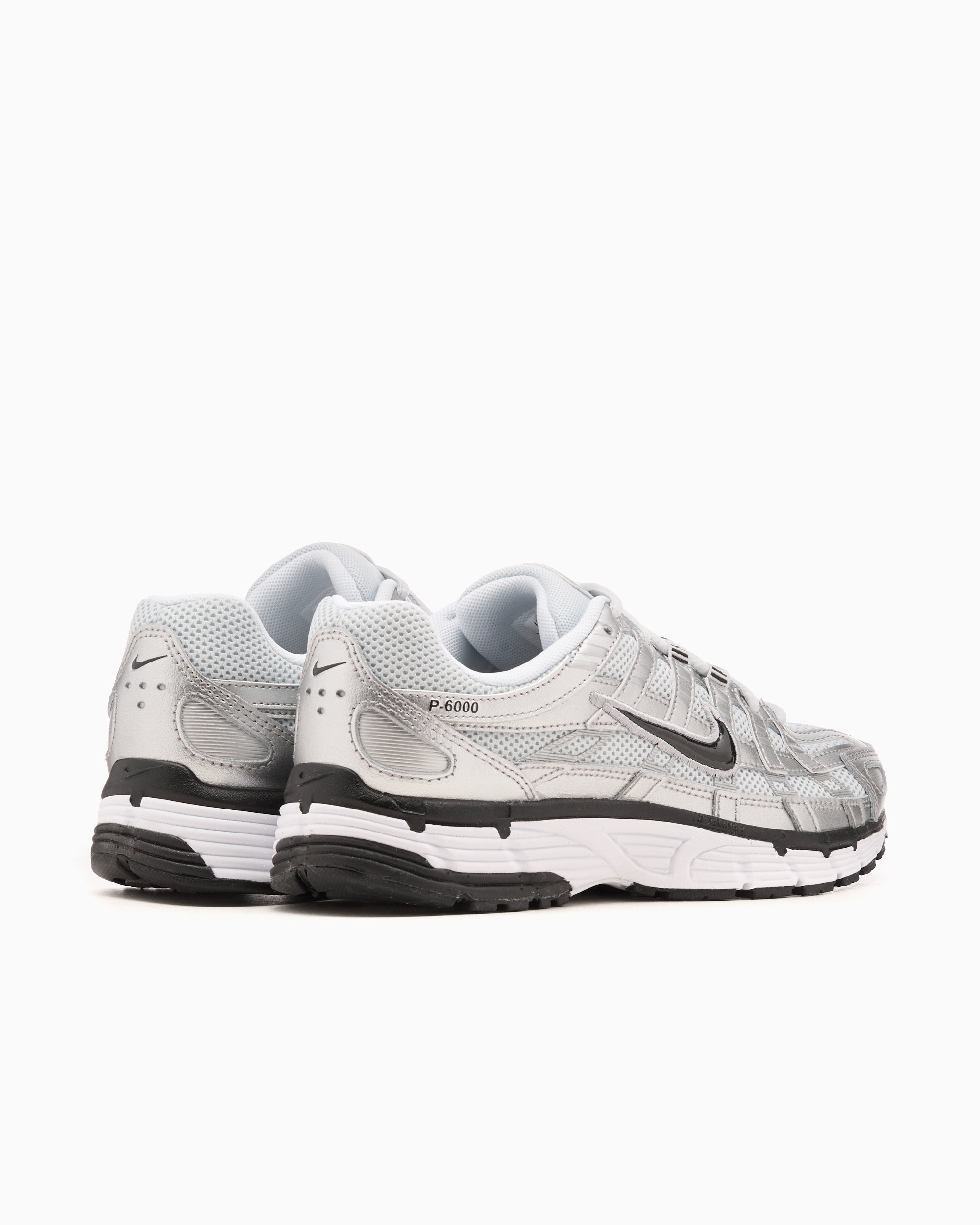 Sneakers Nike Women's P-6000 "Metallic Silver" - FD9876-101