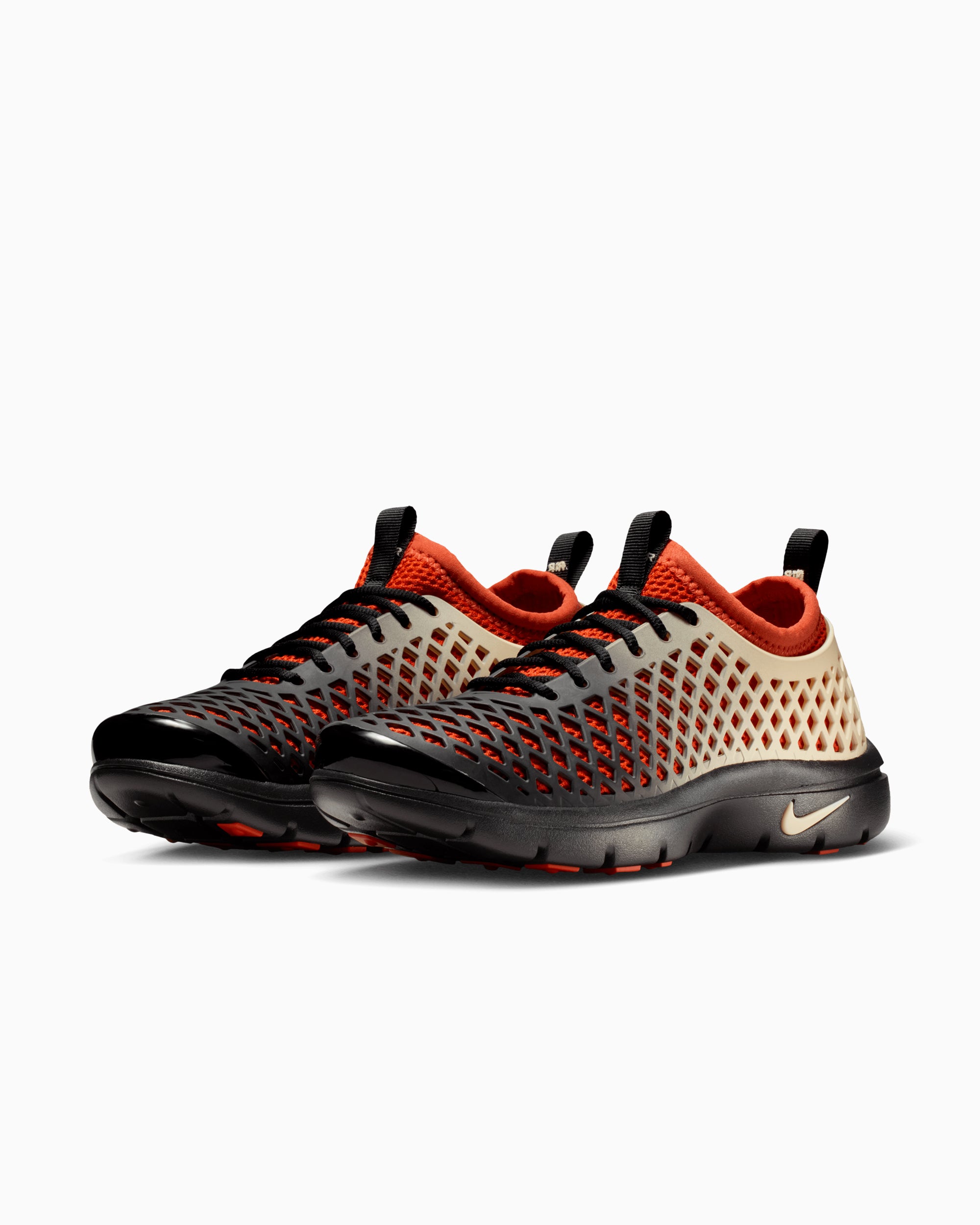 Sneakers Nike Women's Rejuven8 Run OG SE "Black and Rust Factor" - IO9932-001
