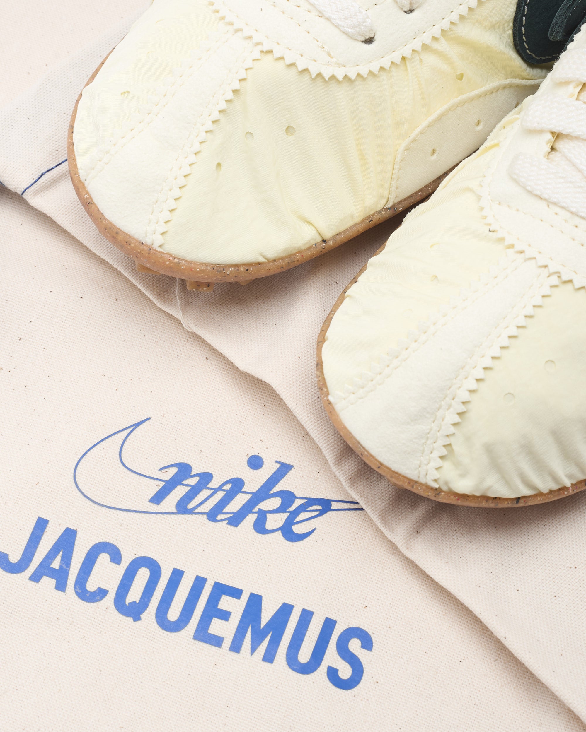 Sneakers Nike x Jacquemus Women's Moon Shoe "Alabaster" - HV8547-700