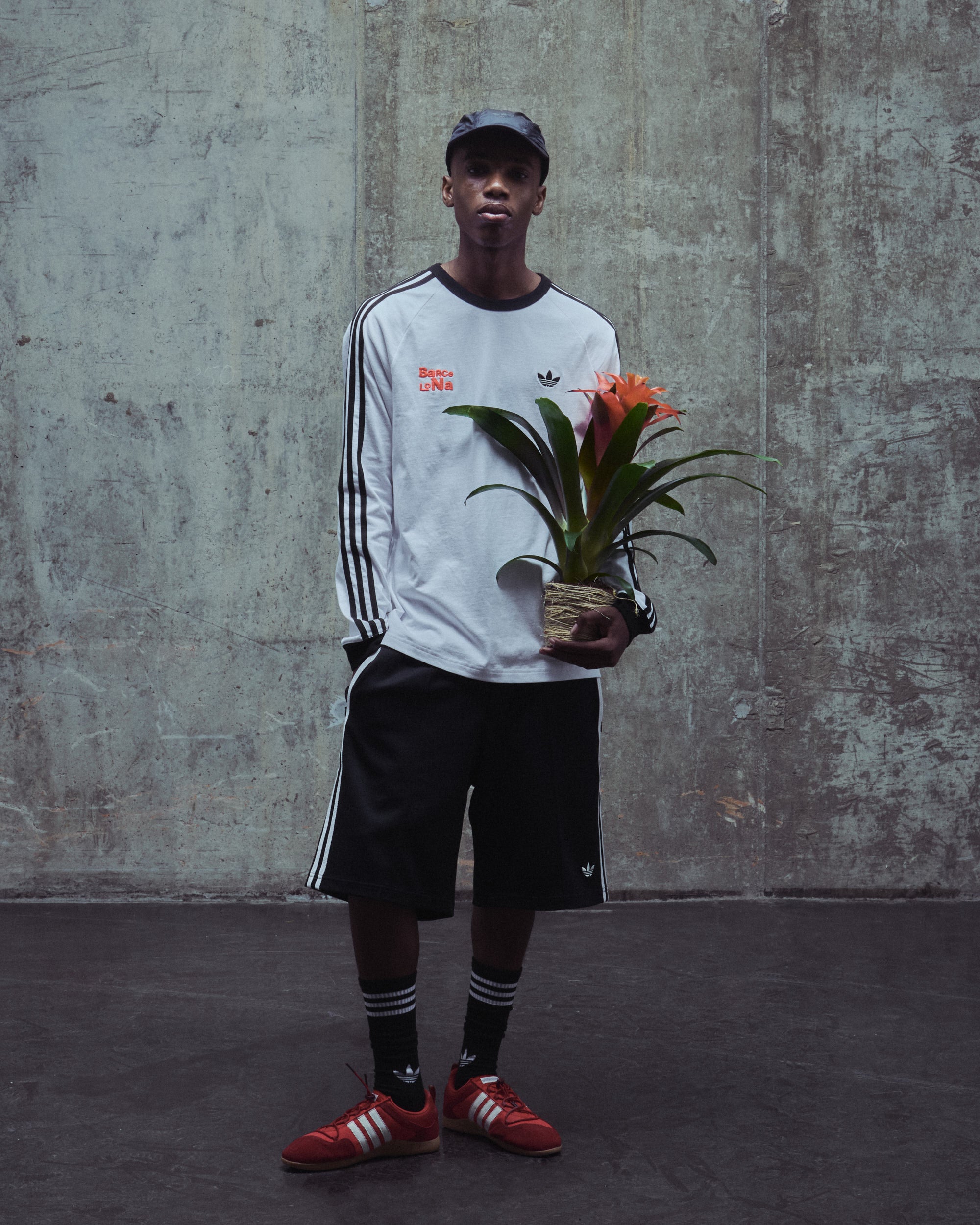 T-Shirts adidas Originals x Bad Bunny DtMF Tour Merch "Barcelona" Long-Sleeved Relaxed Men's T-Shirt - LH0418