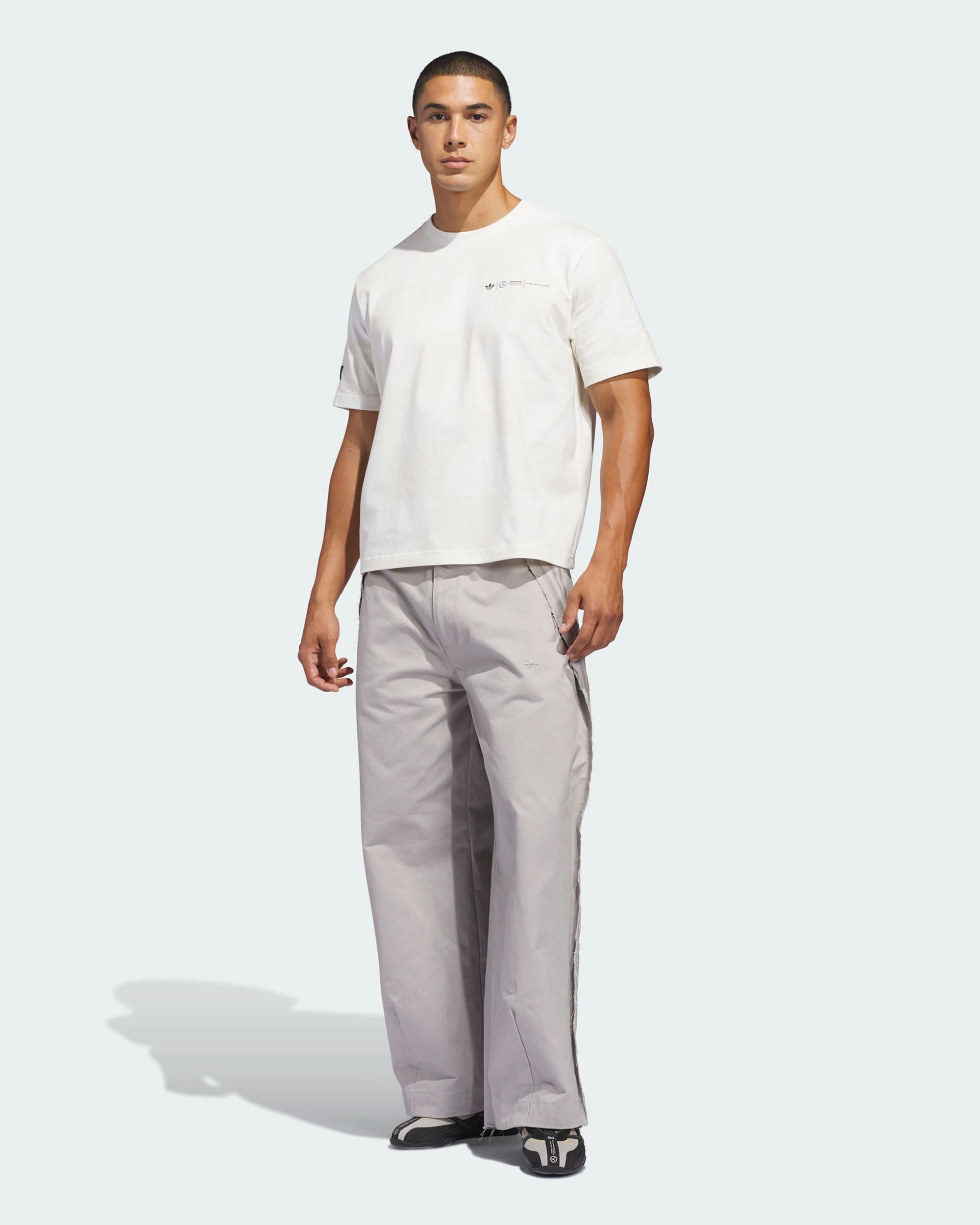 T-Shirts adidas Originals x Bad Bunny x Mercedes AMG Petronas Racing Logo Relaxed Men's T-Shirt - KD7593